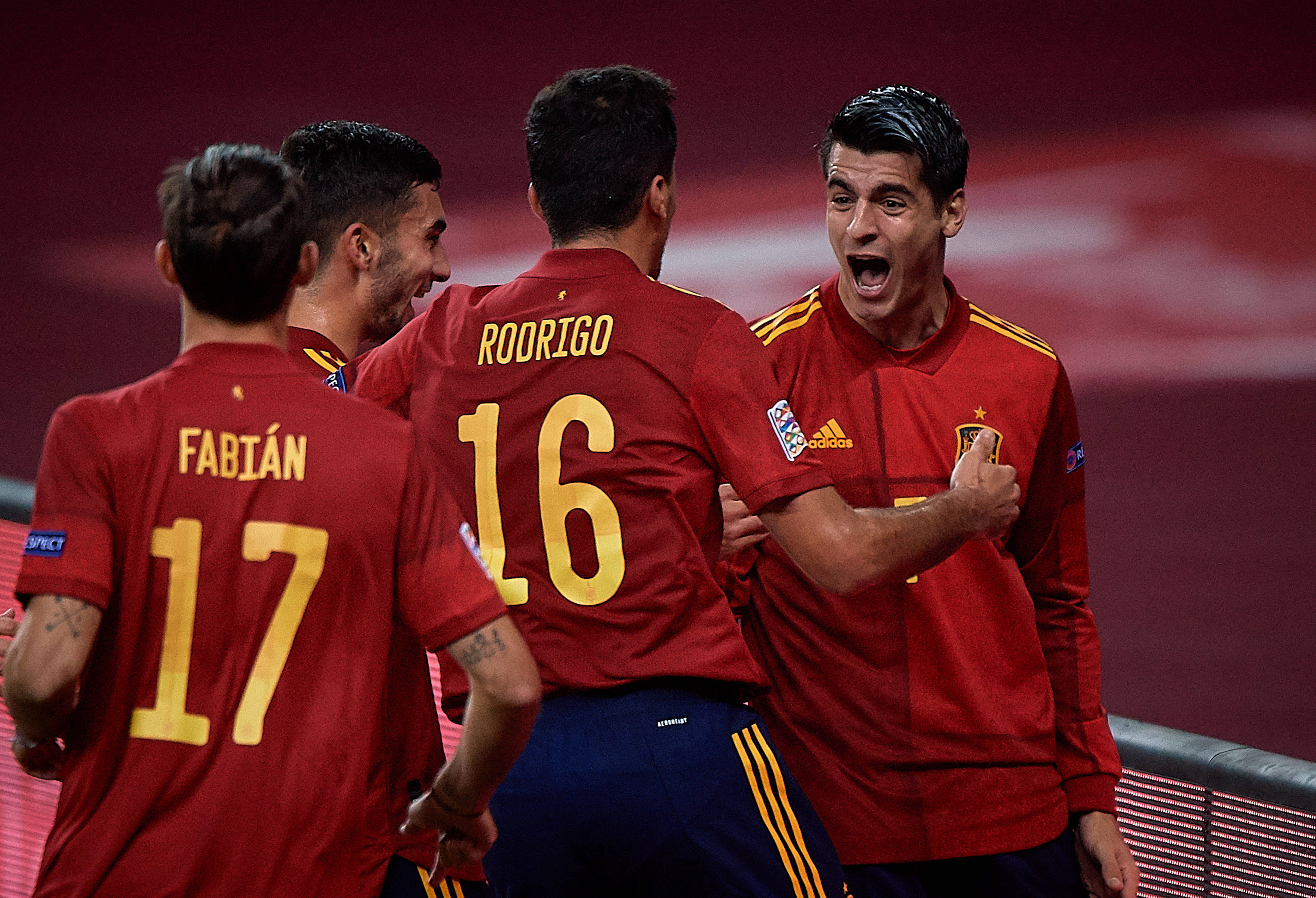 西班牙足球出现了哪些惊艳一瞬？